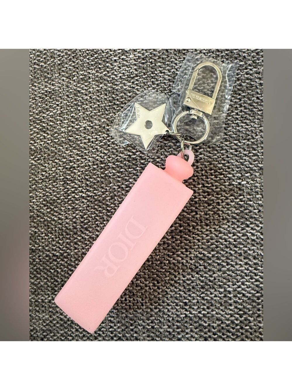 Dior Addict Lip Gloss Star Key Chain Pink Silicone New Authentic - Picture 7 of 17